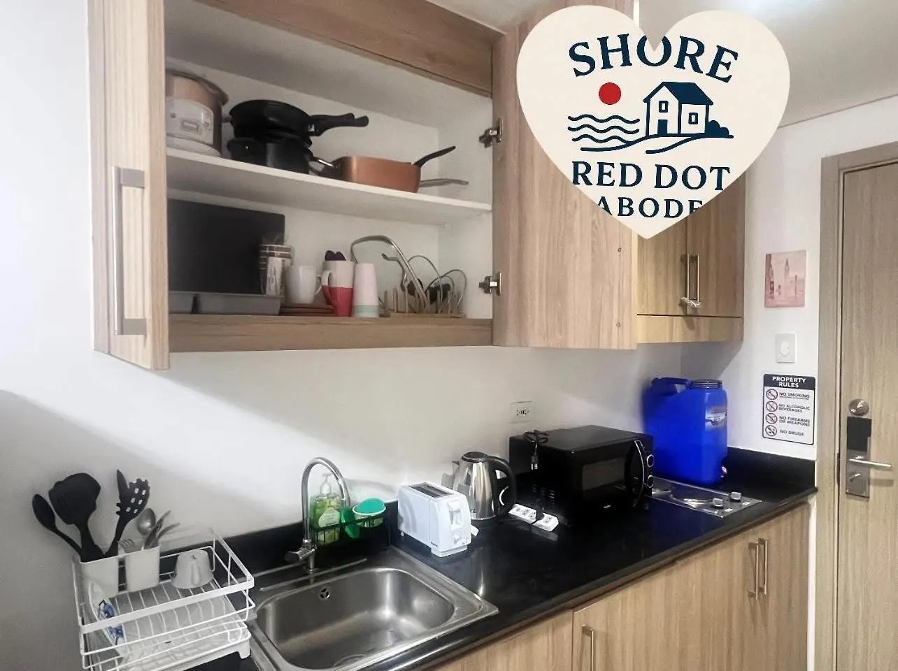 Shore Red Dot Abode - Shore Residences 1 C2 Manila 0*,